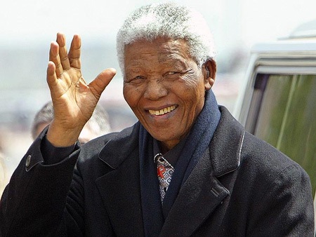 Sao Hollywood tiếc thương cố tổng thống Nam Phi Nelson Mandela - 1 Cựu tổng thống Nelson Mandela khi còn sống.