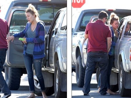 Bạn gái Paul Walker nức nở khi tới hiện trường tai nạn