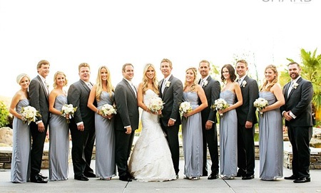 Paul Walker (trái) mừng ngày vui của em trai, vài tuần trước khi anh tử nạn.