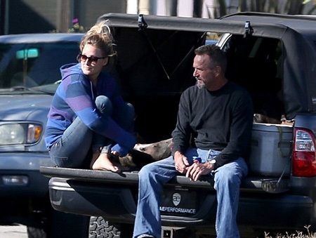 Cô đang trò chuyện với một người bạn