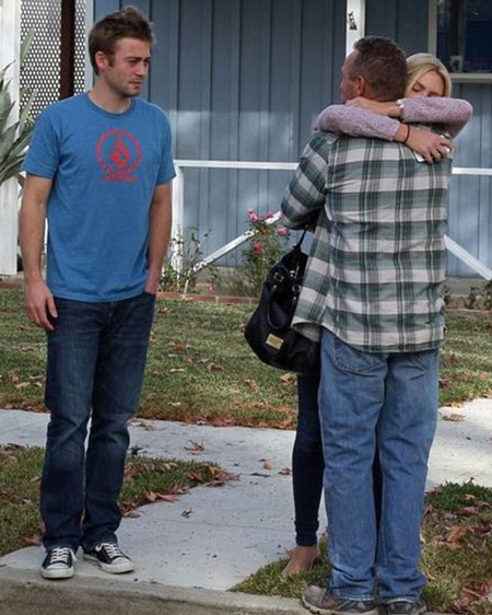 Em trai của Paul chịu trách nhiệm chăm sóc và động viên cha sau khi anh trai qua đời