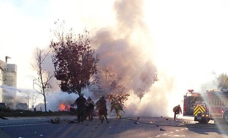 Chiếc xe bốc cháy sau khi đâm vào một cái cây, được biết, tốc độ xe chạy lúc đó là hơn 160km/h