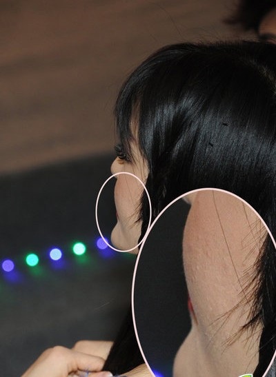 Cận cảnh làn da không mấy mịn màng của người đẹp thế hệ 9X