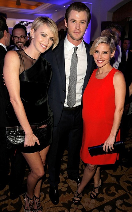 Vợ chồng Gwyneth Paltrow hạnh phúc bên nhau - 13 Charlie Theron chụp hình cùng vợ chồng nam diễn viên người Úc Chris Hemsworth