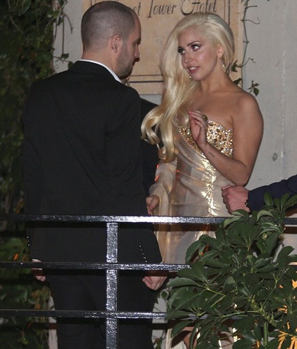 Trông họ rất đẹp đôi và hạnh phúc!