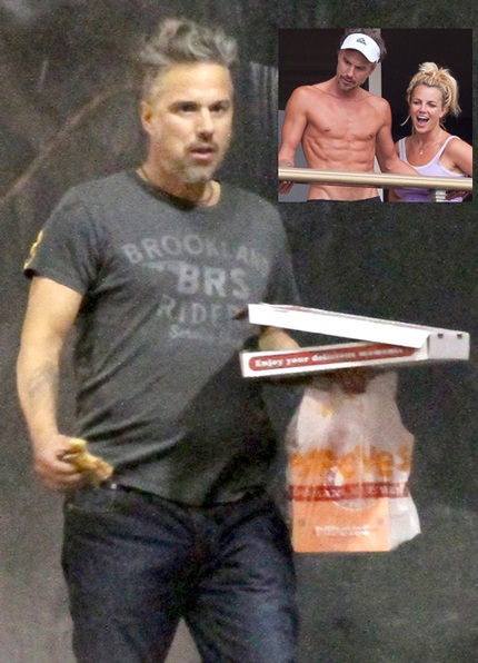 Jason thậm chí còn khoe ảnh bụng phệ lên trang cá nhân.