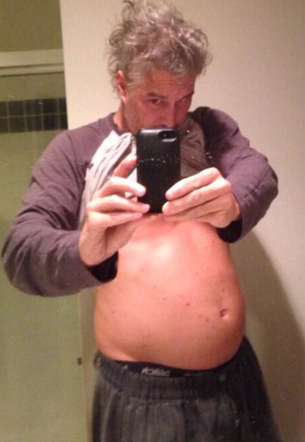 Jason thậm chí còn khoe ảnh bụng phệ lên trang cá nhân.