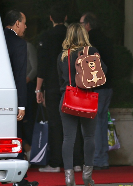 Cuối tuần trước, vợ chồng Hilary Duff vẫn dành thời gian bên nhau cùng con trai, bé Luca.