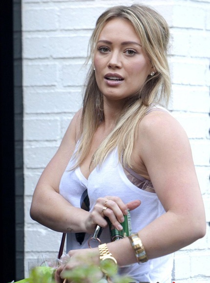 Hilary Duff rạng ngời xuống phố sau thông báo ly dị