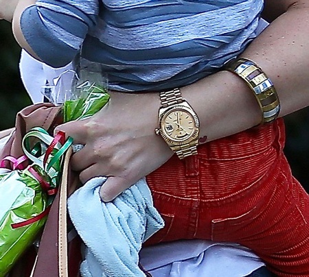 Hilary Duff rạng ngời xuống phố sau thông báo ly dị