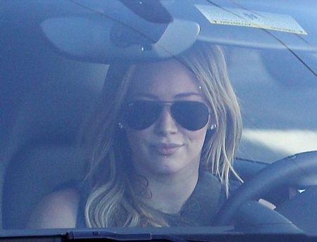 Hilary Duff rạng ngời xuống phố sau thông báo ly dị
