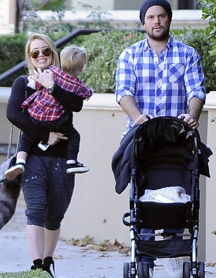 Hilary Duff rạng ngời xuống phố sau thông báo ly dị