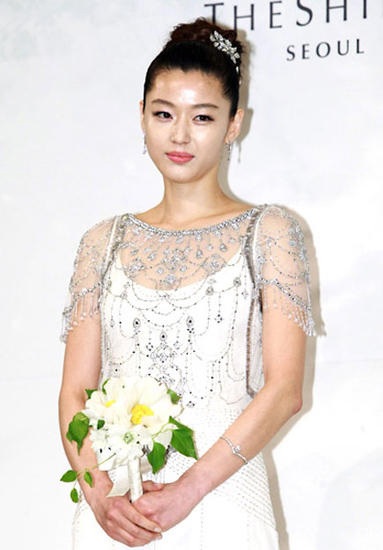Lộ diện chồng đại gia của “cô nàng ngổ ngáo” Jeon Ji Hyun - 1 Jeon Ji Hyun kết hôn từ năm 2012