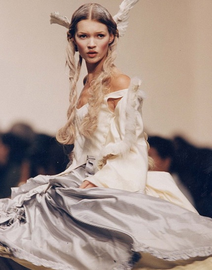 Kate Moss trong một buổi trình diễn thời trang năm 1993