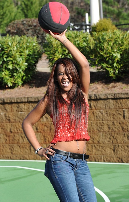 Cặp tình nhân khoe nhẫn cưới