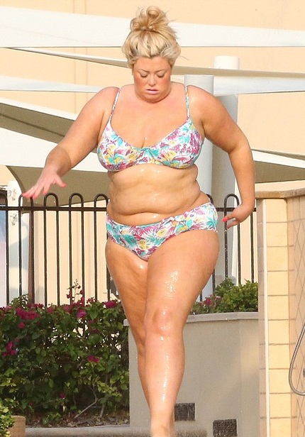 Béo mập, ngôi sao Anh quốc vẫn tự tin diện bikini khoe dáng