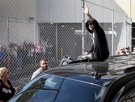 Hiện, Justin Bieber đã được thả tự do sau khi nộp 2.500 USD tiền bảo lãnh.