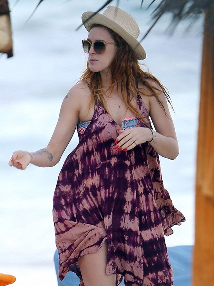 Chuyến đi này còn có Rumer Willis, con gái của Demi Moore và Bruce Willis.