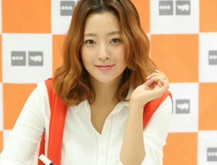 Cận kề tuổi 40, Kim Hee Sun vẫn rất xinh đẹp và trẻ trung