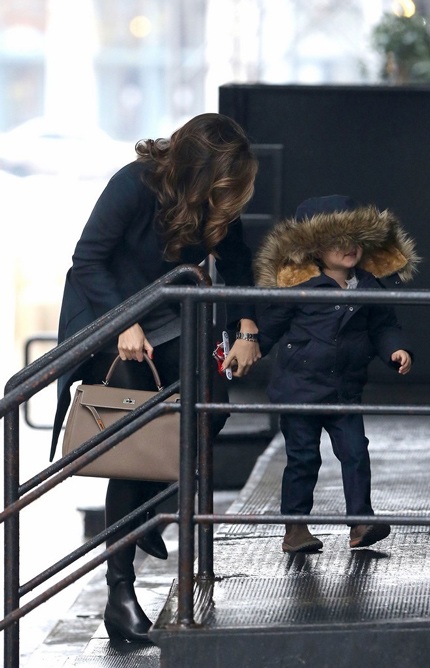 Orlando đã chuẩn bị sẵn thật nhiều bóng bay cho bữa tiệc sinh nhật ấm cúng của con trai.