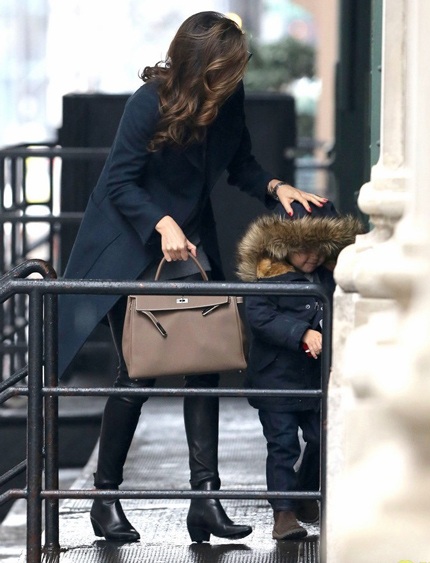 Orlando đã chuẩn bị sẵn thật nhiều bóng bay cho bữa tiệc sinh nhật ấm cúng của con trai.