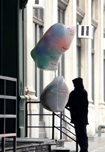 Orlando đã chuẩn bị sẵn thật nhiều bóng bay cho bữa tiệc sinh nhật ấm cúng của con trai.