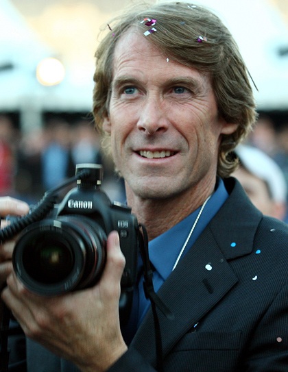 Đạo diễn Michael Bay “tẽn tò” trên sân khấu - 1 Đạo diễn Michael Bay “tẽn tò” trên sân khấu