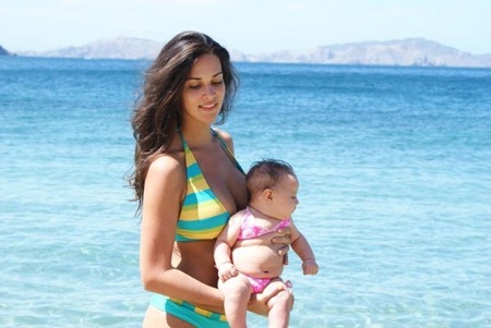 Hoa hậu Monica hạnh phúc bên con gái Maya