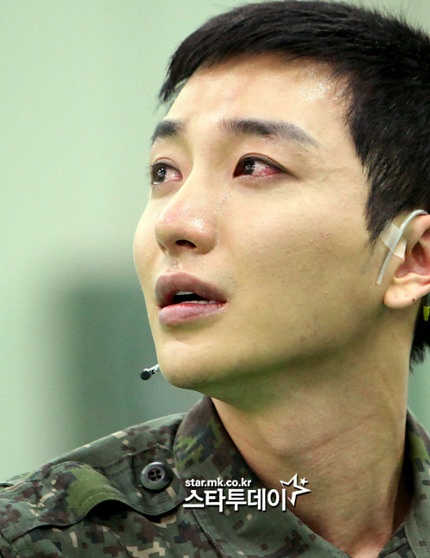 Công ty quản lý bị chỉ trích vì giấu sự thật bi kịch gia đình Lee Teuk - 1 Lee Teuk đau xót khi cả cha ruột và ông bà nội đều qua đời trong ngày đầu năm 2014