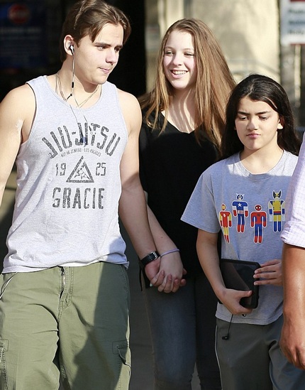 Con trai "vua nhạc Pop" đưa bạn gái về ra mắt gia đình - 3 Nikita rất thân thiện với gia đình nhà Prince Jackson. Hai người bắt đầu hò hẹn từ tháng 2 này.