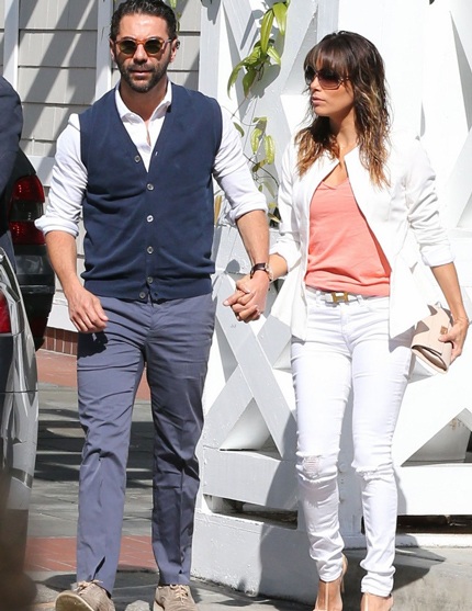 Eva vẫn đang hò hẹn với doanh nhân Ernesto Arguello trước khi bắt đầu mối quan hệ với Jose Baston.