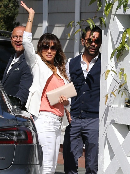 Eva vẫn đang hò hẹn với doanh nhân Ernesto Arguello trước khi bắt đầu mối quan hệ với Jose Baston.