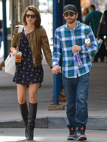 Jake Gyllenhaal tái hợp với bạn gái siêu mẫu sau 1 tháng chia tay - 1 Jake và Alyssa lại tái hợp sau 1 tháng xa cách?