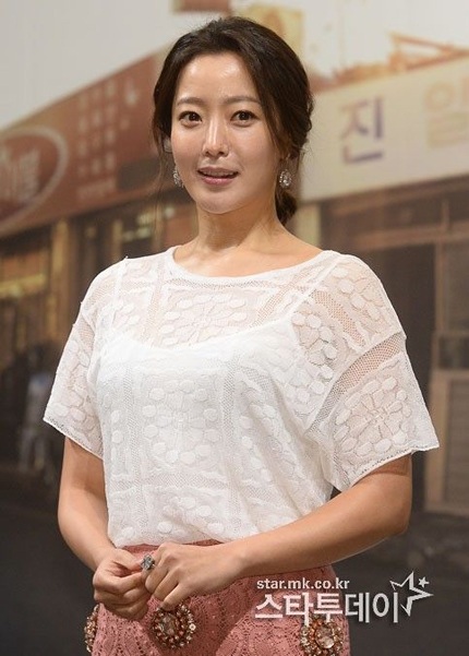 Kim Hee Sun xinh đẹp ngày tái xuất