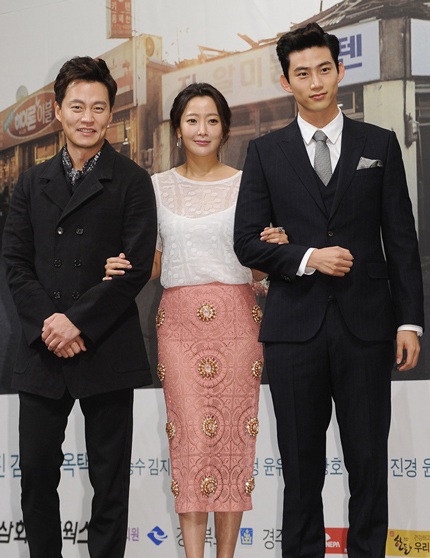 Kim Hee Sun xinh đẹp ngày tái xuất