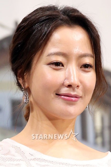 Kim Hee Sun nổi bật trong ngày ra mắt bộ phim truyền hình mới nhất.