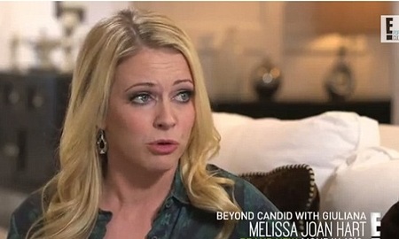 “Cô phù thủy nhỏ” Melissa Joan Hart nói về quá khứ nghiện ngập - 1 Melissa Joan Hart trong buổi phỏng vấn trên kênh E!, ngày 16/2