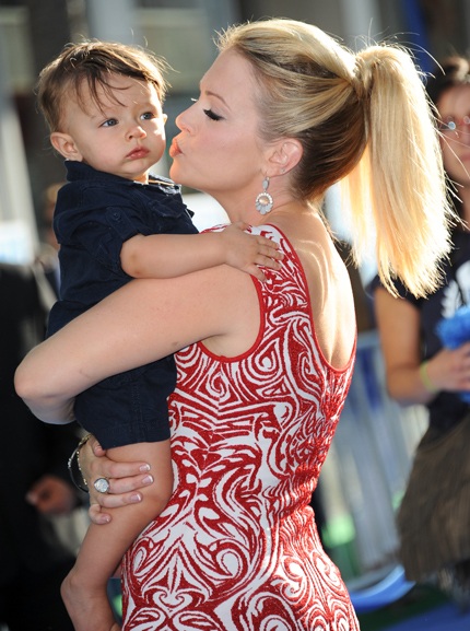 “Cô phù thủy nhỏ” Melissa Joan Hart nói về quá khứ nghiện ngập - 4 Bà mẹ 3 con thừa nhận rằng, trong quá khứ cô từng sai lầm sử dụng nhiều loại ma túy khác nhau