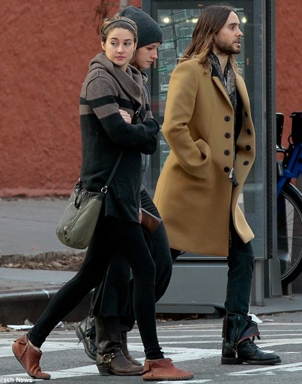 “Gã Đông-Gioăng” Jared Leto đang tán tỉnh Miley Cyrus - 9 Jared bên bạn gái bằng nửa tuổi của anh - Shailene Woodley