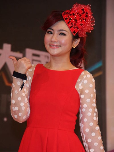 Selina lại bí mật đi chữa trị sẹo bỏng - 1 Selina lại bí mật đi chữa trị sẹo bỏng