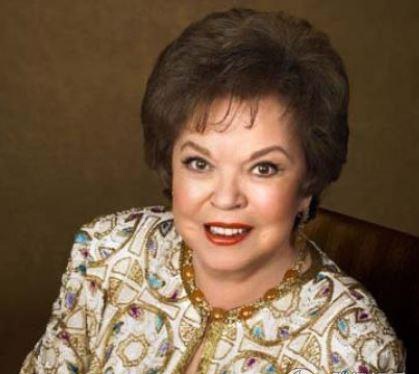 Khi lên đôi mươi, Shirley đẹp như tượng và vô cùng cuốn hút