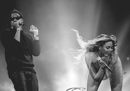 Beyonce Knowles trình diễn khiêu khích bên ông xã Jay Z tại London, Anh.
