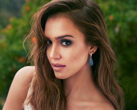 Jessica Alba khiêu khích khi vào vai nữ vũ công thoát y - 4 Người đẹp 32 tuổi khoe dáng trên tạp chí Redbook, số tháng 4/2014.