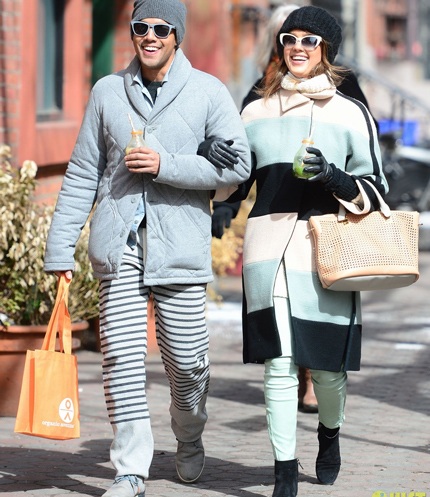 Jessica Alba khiêu khích khi vào vai nữ vũ công thoát y - 8 Jessica ăn mặc điệu đà khi hẹn đi mua sắm cùng một người bạn, ngày 4/3 vừa rồi.