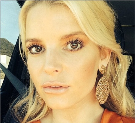 Jessica từng bị nhạo báng vì để tăng cân vô độ trong suốt thời gian mang bầu hai đứa con.