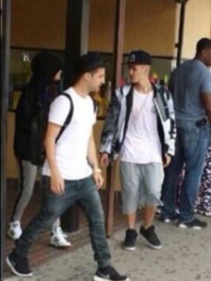 Justin Bieber và Selena Gomez lại hò hẹn tại Texas, ngày 7/3