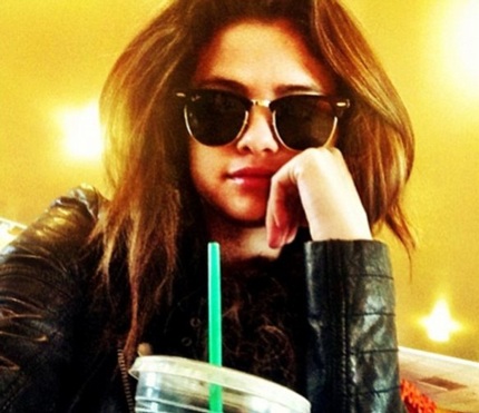 Selena khoe ảnh chụp tại Texas nhưng không đề cập tới sự xuất hiện của bạn trai