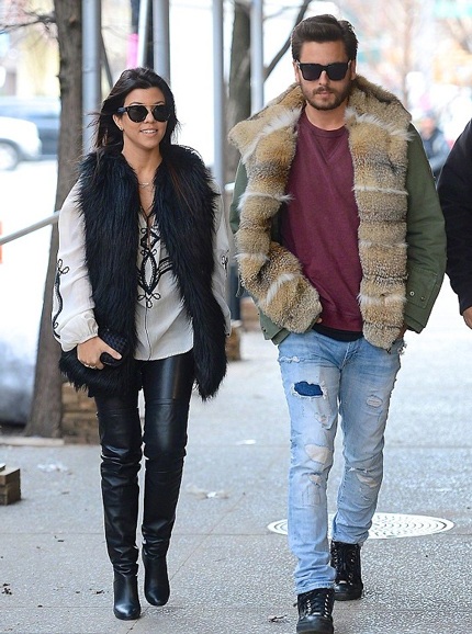 Chị gái Kim làm đám cưới với bạn trai sau 7 năm chung sống - 2 Kourtney Kardashian - Scott Disick tổ chức hôn lễ sau 7 năm hò hẹn, và có với nhau 2 mặt con.