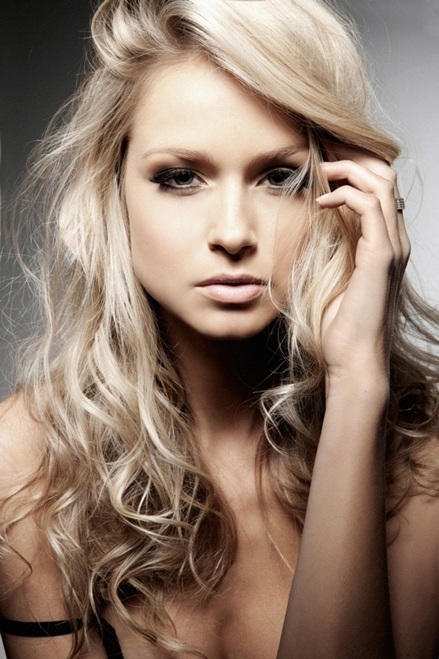 Hoa hậu hoàn vũ Úc thổ lộ mong muốn làm thiên thần nội y