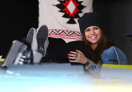 Nữ ca sĩ 21 tuổi rạng ngời và vui vẻ trong suốt buổi chụp.